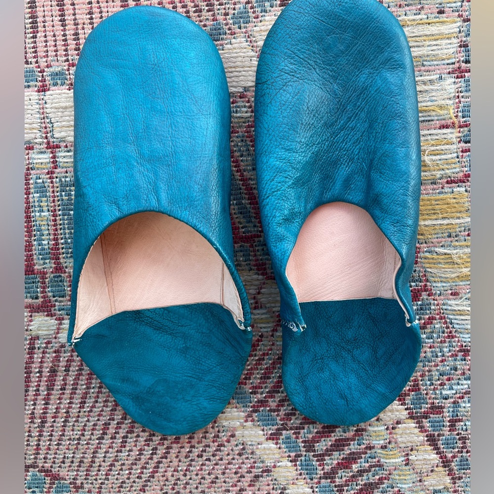 New never worn women's Moroccan handmade slippers/mules, sheepskin size 9